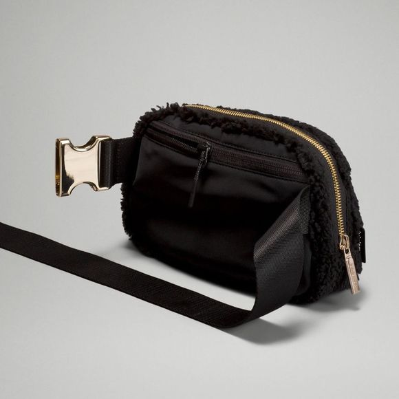 Lululemon Everywhere Belt Bag Fleece Black - Picture 5 of 5